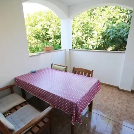 Fuer 2 Personen Ca 30 M In Novigrad, Adriakueste Kroatien Westkueste Von Istrien * Karpinjan